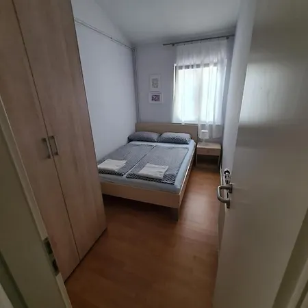Apartma Z Dvema Spalnicama In Teraso Portoroz Exterior photo