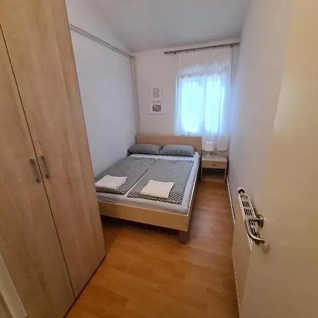 Apartma Z Dvema Spalnicama In Teraso Portoroz Exterior photo